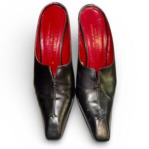 Donald J. Pliner Charil Black Leather Pumps with Red Interior